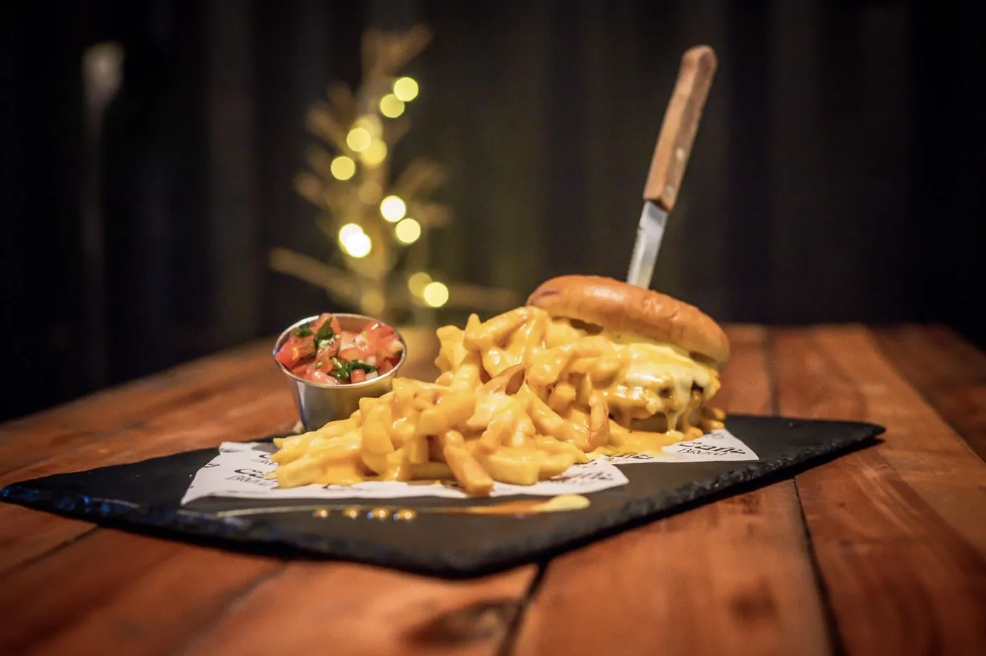 Hamburguesa con papas Caña Brava